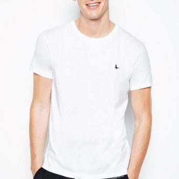 SANDLEFORD BASIC TEE USD29.95 + 35% OFF http://www.jackwills.com/en-us/sandleford-basic-tee-100006819037.html?cgid=Gentlemens_Holiday_Shop